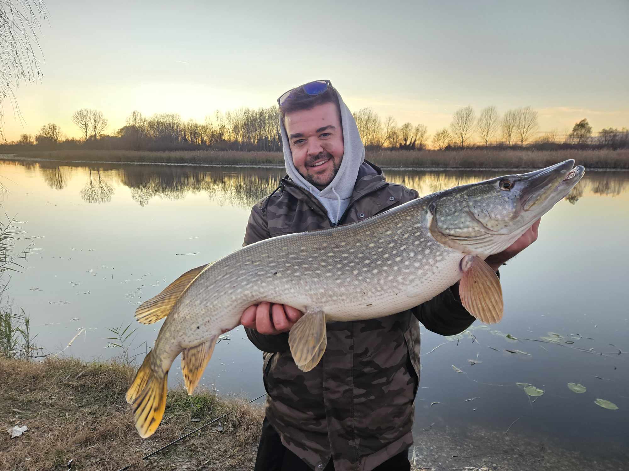 Ivan Kozina sa štukom ulovljenom na jezeru Ješkovo